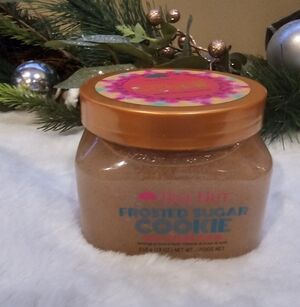 NWT Tree Hut Shea Sugar Scrub ~ Frosted Sugar Cookie ~ Shea Sugar Scrub